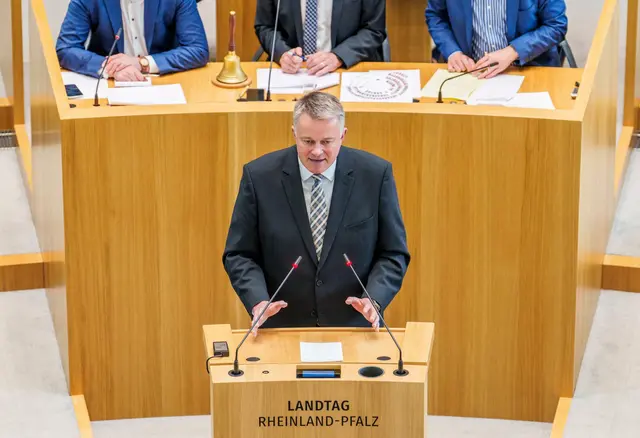 Die Wirtschaftspolitik spielte in der Regierungserklärung Schnieders eine zentrale Rolle. (Archivfoto) | Foto: Andreas Arnold/dpa