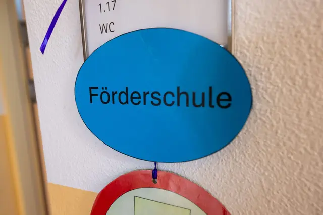 Im Saarland gibt es aktuell 40 Förderschulen mit rund 4.100 Kindern und Jugendlichen, Tendenz steigend. (Symbolbild) | Foto: Peter Kneffel/dpa