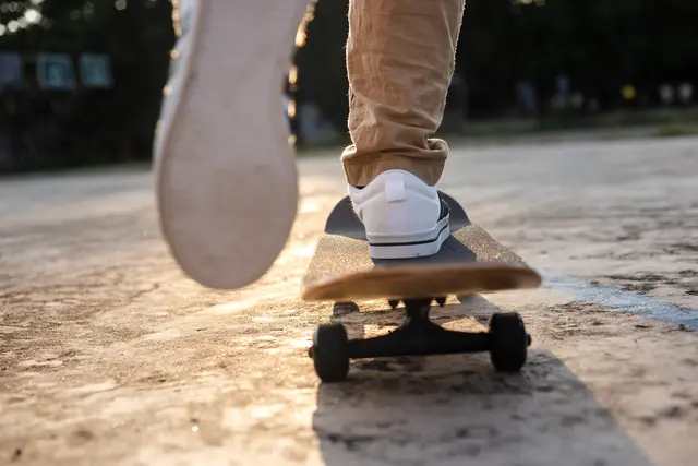 Ein unbekannter Täter ist in Berg in der Theresienstraße von einem Grundstück geflüchtet und auf einem Elektroskateboard über die Grenze nach Frankreich entkommen. Die Polizei fahndet nach dem Mann und bittet um Hinweise. (Symbolfoto) | Foto: Kannapat/stock.adobe.com