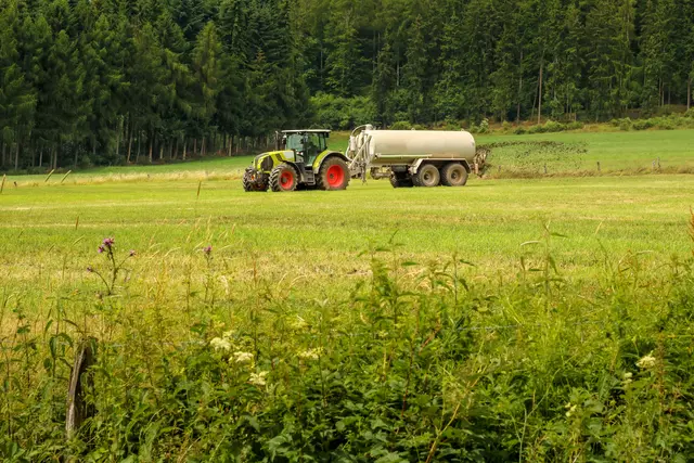 Die Nitratwerte sinken trotz Maßnahmen zur Reduktion der Nitratbelastung nur  langsam. Jahrzehntelang wurde viel gedüngt, die strengeren Düngeregeln erst nach und nach seit den 90ern eingeführt.  | Foto: Raphael Koch/stock.adobe.com