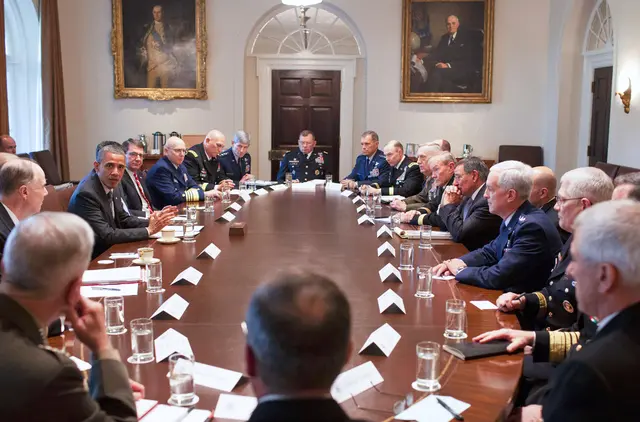 Kulissen der Macht: Eine Lagebesprechung im Situation Room im Weißen Haus mit Barack Obama und Leon Panetta im Jahr 2012. | Foto: ARTE G.E.I.E.