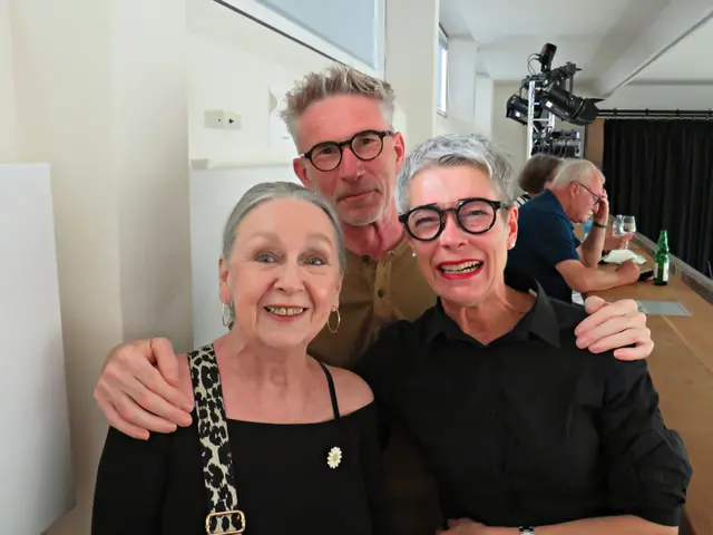 Brigitte Groß und ihre Friesenheimer Nachbarn Heike und Thomas, die das erste Mal im Freischwimmer waren | Foto: Brigitte Melder