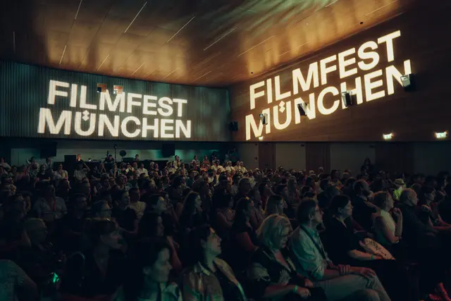 Filmfest München: Das Sommerfestival bündelt 2026 130 Premieren, Wettbewerbe und begleitende Talks in der Stadt. | Foto: FILMFEST MÜNCHEN, Foto: © Joel Heyd / Filmfest München
