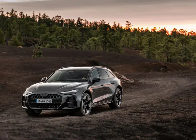 Der A6 kann jetzt wieder Offroad. Audi stellt dem Avant erneut den Allroad zur Seite: bulligeres Design, elf Zentimeter breiter und geeignet für unebenes Gelände.  | Foto: dpa
