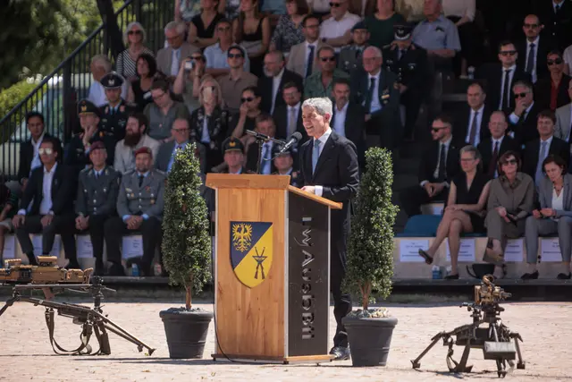 Bundeswehr: Feierliches Gelöbnis vor dem Karlsruher Schloss und dem Bundesverfassungsgericht | Foto: Paul Neeedham