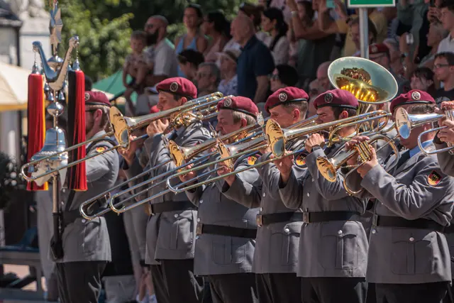 Bundeswehr: Feierliches Gelöbnis vor dem Karlsruher Schloss und dem Bundesverfassungsgericht | Foto: Paul Neeedham