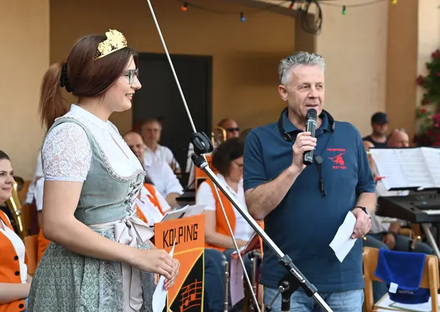 Die Kerwe in Weyher 2026 wird auf dem Alten Schulhof gemeinsam mit der Weyherer Weinprinzessin eröffnet | Foto: Richard Zinken/gratis