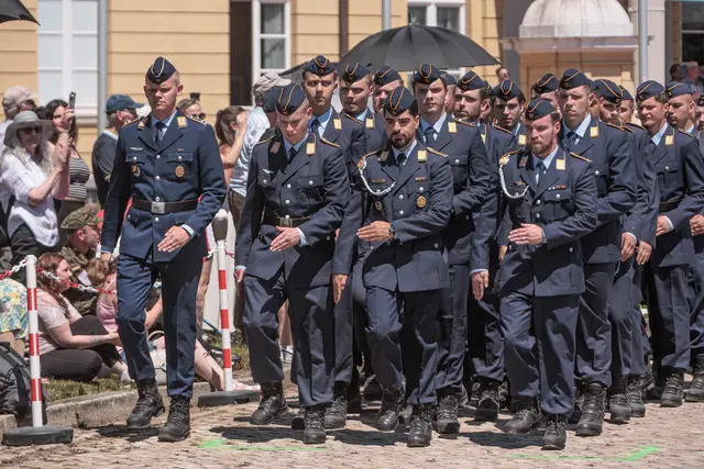 Bundeswehr: Feierliches Gelöbnis vor dem Karlsruher Schloss und dem Bundesverfassungsgericht | Foto: Paul Neeedham