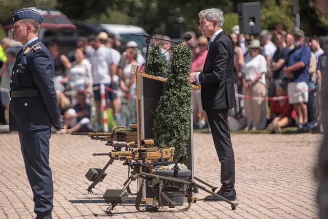 Bundeswehr: Feierliches Gelöbnis vor dem Karlsruher Schloss und dem Bundesverfassungsgericht | Foto: Paul Neeedham