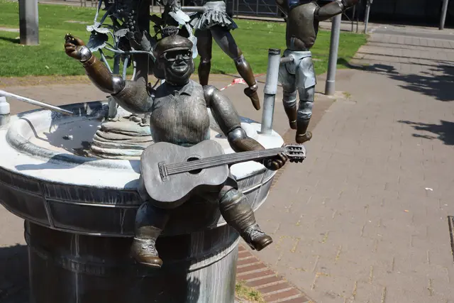 Der Brunnen am Ludwigsplatz stellt auch die Hemshoffriedel dar.  | Foto: Julia Glöckner