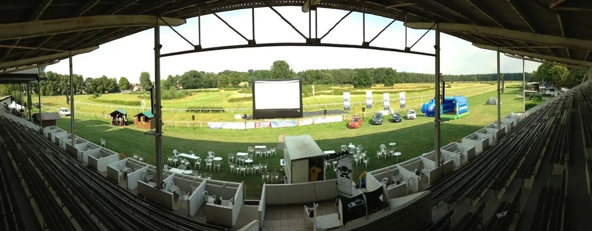 -Anzeige-Gewinnspiel-Open-Air-Kino-auf-der-Pferderennbahn-in-Ha-loch
