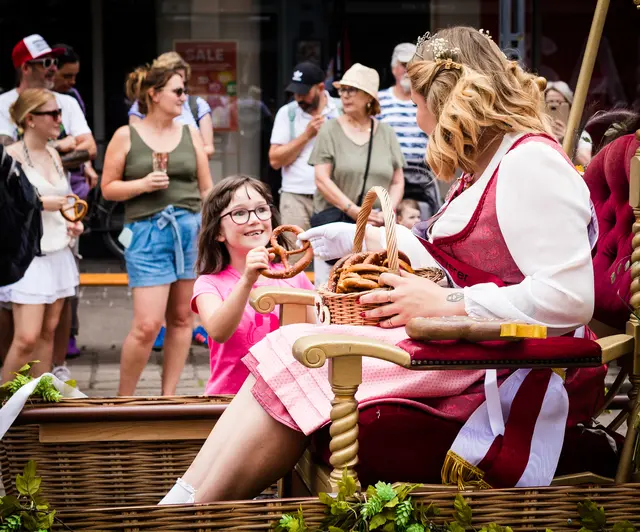 Brezelfest Speyer 2026: Auch dieses Jahr wird Brezelkönigin Emilia wieder Brezeln unter ihr Volk bringen | Foto: Cornelia Bauer