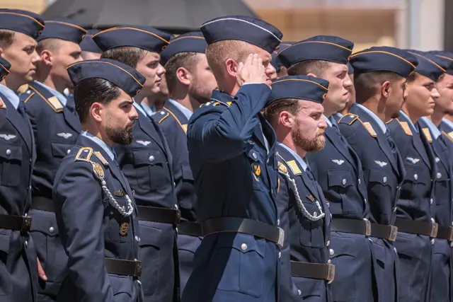 Bundeswehr: Feierliches Gelöbnis vor dem Karlsruher Schloss und dem Bundesverfassungsgericht | Foto: Paul Neeedham