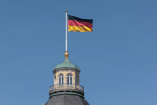 Bundeswehr: Feierliches Gelöbnis vor dem Karlsruher Schloss und dem Bundesverfassungsgericht | Foto: Paul Neeedham