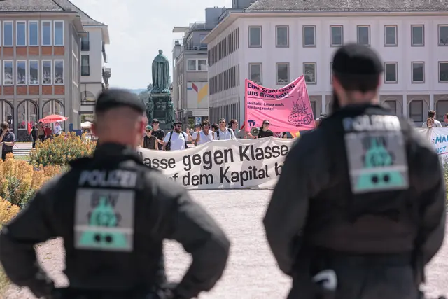 Bundeswehr: Feierliches Gelöbnis vor dem Karlsruher Schloss und dem Bundesverfassungsgericht | Foto: Paul Neeedham
