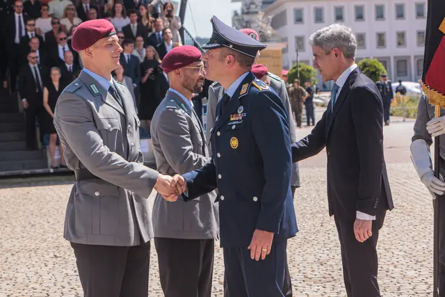 Bundeswehr: Feierliches Gelöbnis vor dem Karlsruher Schloss und dem Bundesverfassungsgericht | Foto: Paul Neeedham