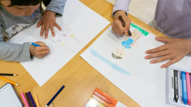 Kinder und Jugendliche gestalten Kunst fürs neue Childhood-Haus in Landau/Symbolbild | Foto: koni film/stock.adobe.com