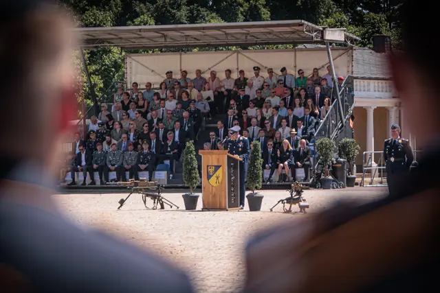 Bundeswehr: Feierliches Gelöbnis vor dem Karlsruher Schloss und dem Bundesverfassungsgericht | Foto: Paul Neeedham