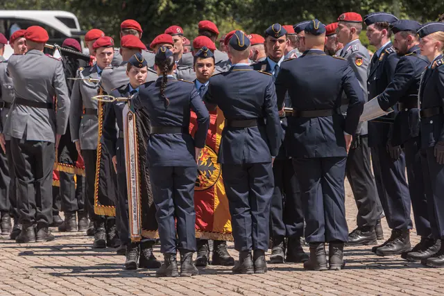 Bundeswehr: Feierliches Gelöbnis vor dem Karlsruher Schloss und dem Bundesverfassungsgericht | Foto: Paul Neeedham