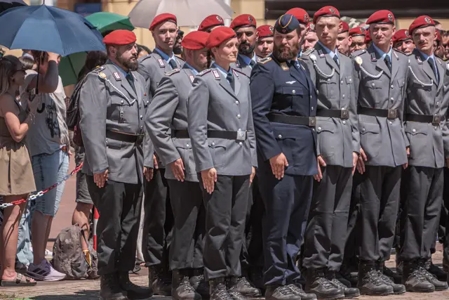 Bundeswehr: Feierliches Gelöbnis vor dem Karlsruher Schloss und Bundesverfassungsgericht | Foto: Paul Neeedham