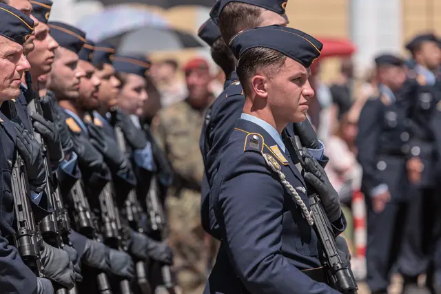 Bundeswehr: Feierliches Gelöbnis vor dem Karlsruher Schloss und dem Bundesverfassungsgericht | Foto: Paul Neeedham