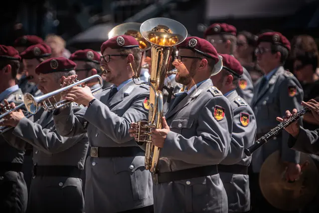 Bundeswehr: Feierliches Gelöbnis vor dem Karlsruher Schloss und dem Bundesverfassungsgericht | Foto: Paul Neeedham