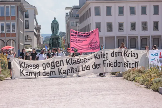 Bundeswehr: Feierliches Gelöbnis vor dem Karlsruher Schloss und dem Bundesverfassungsgericht | Foto: Paul Neeedham