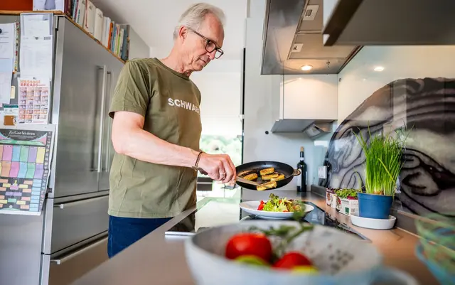 Der Blogger und selbsterklärte «Maultaschenfreak» Volker Klenk ist auch beim «Maultaschen-Fäschdival» im baden-württembergischen Metzingen mit dabei. | Foto: Andreas Arnold/dpa