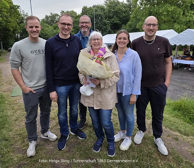 Verabschiedung von Elfi Ziegler durch den geschäftsführenden Vorstand - vlnr: Jan Weiß, Peter Auer, Dominik Morio, Elfi Ziegler, Jaqueline Baron und Dominik Betsch