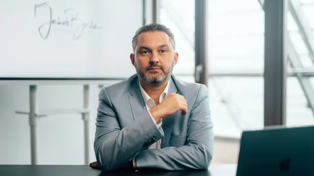 VV-GmbH, Holding und Genossenschaft im Vergleich: Steuervorteile, laufende Pflichten und Risiken bei Ausschüttungen und Nutzung. | Foto: Jakob Brilz