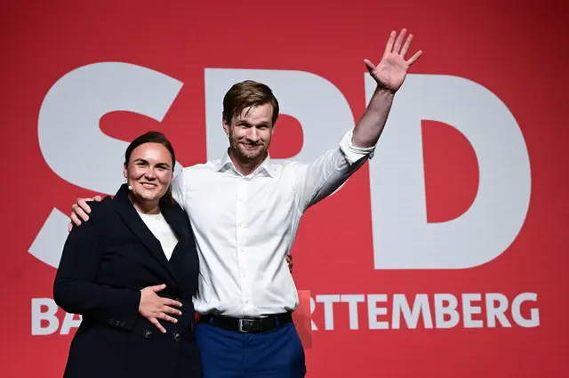 Cademartori und Mesarosch nach ihrer Wahl auf der Bühne. | Foto: Bernd Weißbrod/dpa