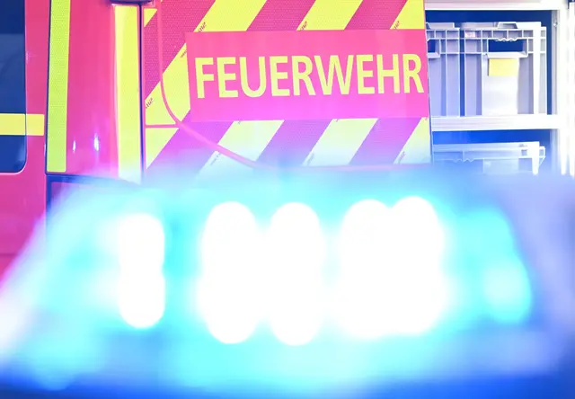 Beide Insassen blieben zunächst unverletzt. (Symbolbild) | Foto: Bernd Weißbrod/dpa