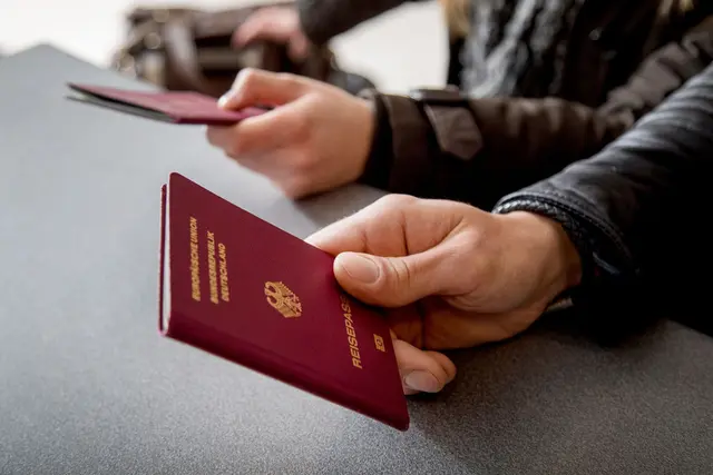 Ohne Reisepass oder Ausweis kann es bei Grenzkontrollen zu großen Problemen kommen. | Foto: dpa