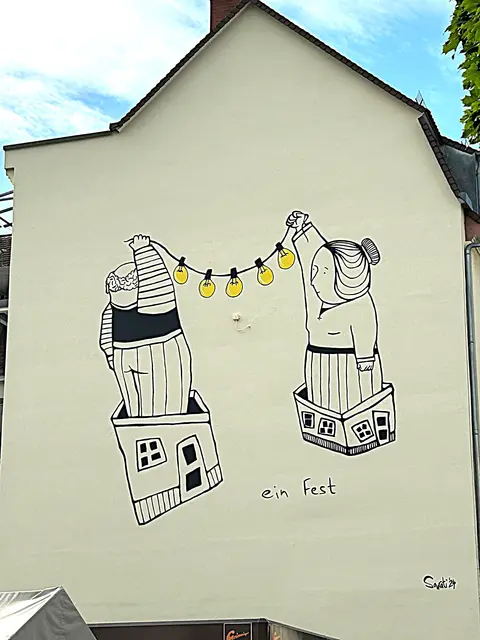 Gleich sieben Murals des Künstlerduos SOURATI prägen das Stadtbild auf der Mannheimer Rheinau und machen den Stadtteil zur Freiluftgalerie. | Foto: Christiane Rudic