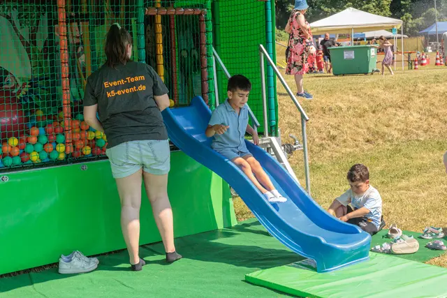 Spiel, Bewegung und jede Menge gute Laune: Das Internationale Kinderfest 2026 lockte zahlreiche Familien in den Stadtpark Fronte Lamotte nach Germersheim. | Foto: Paul Needham