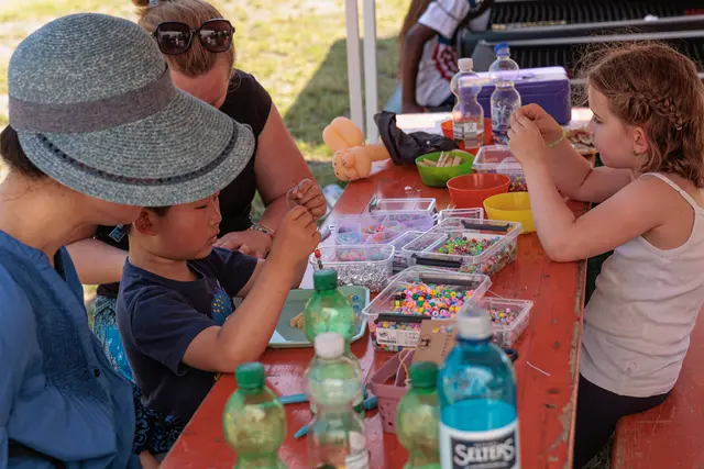 Ob Basteln, Klettern oder Mitmachaktionen – beim Kinderfest gab es für die jungen Besucherinnen und Besucher an jeder Ecke etwas zu entdecken. | Foto: Paul Needham