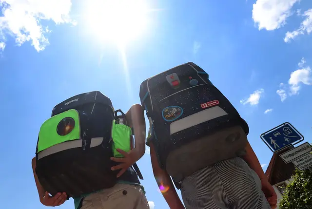 Hitzefrei in Baden-Württemberg: Wenn die Sonne knallt, können Schulen ihre Schüler unter bestimmten Voraussetzungen früher nach Hause schicken. (Symbolbild) | Foto: Karl-Josef Hildenbrand/dpa