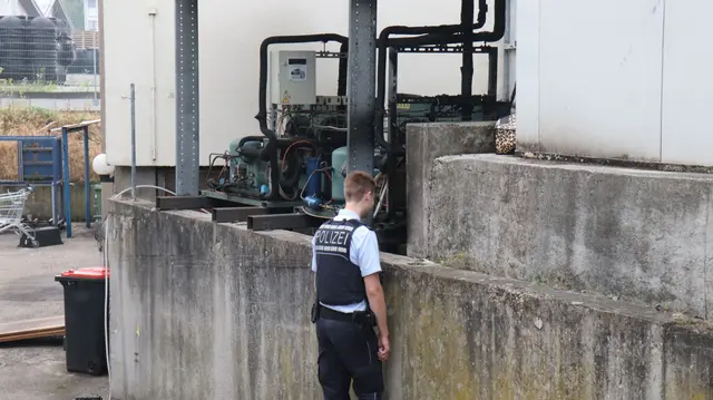 Die Polizei ermittelt zur Brandursache. | Foto: Rene Priebe/dpa