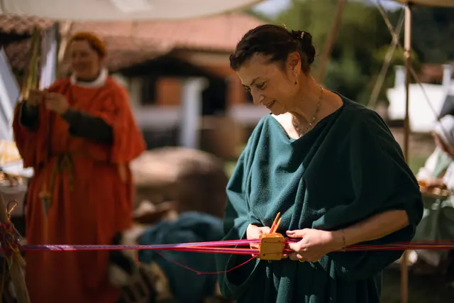 Verschiedene Handwerker zeigen traditionelle Techniken und laden zum Entdecken ein | Foto: LEG XXII PPF COH I/gratis