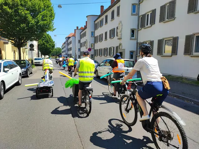 Die Kidical Mass führte durch Winzingen zu verschiedenen Stellen, die aus Sicht der Veranstalter für Radfahrende verbessert werden sollten. | Foto: Michael Boltz