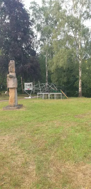 Bühne wurde auch ein Opfer des Unwetters im Dt. Sandsteinpark  | Foto: Arno Mohr 
