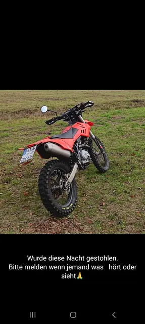 Gestohlen wurde in Saarlouis eine Enduro-Motocross im Wachtelweg. Die Polizei sucht Hinweise zu dem schwarz-roten Motorrad mit dem Kennzeichen SLS-DH 45. | Foto: Polizeiinspektion Saarlouis