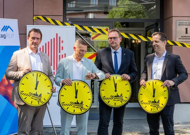 Viele Kommunen sind finanziell am Limit, mahnten die Spitzenverbände.  | Foto: Andreas Arnold/dpa