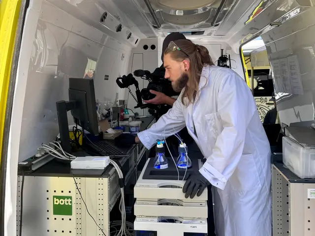 exactly: Mobiles Drug Checking im Nachtleben zeigt, wie Substanzen vor Ort getestet und Risiken besser eingeschätzt werden können. | Foto: MDR Mitteldeutscher Rundfunk, Foto: Daniel Tautz