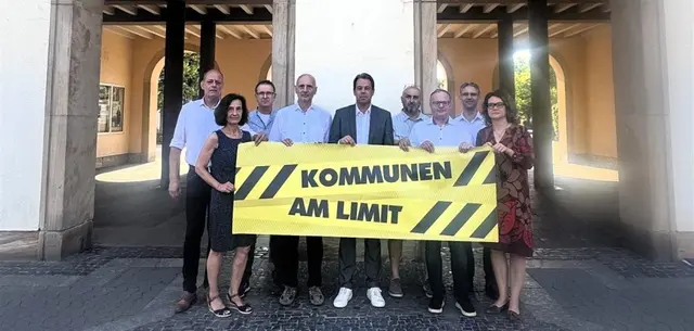 Frankenthal beteiligt sich am Aktionstag „Kommunen am Limit“. Die Stadt macht auf steigende Defizite und die Folgen der kommunalen Finanzkrise für Schulen, Kitas und andere Angebote aufmerksam. | Foto: Sebastian Weindel, © Sebastian Weindel