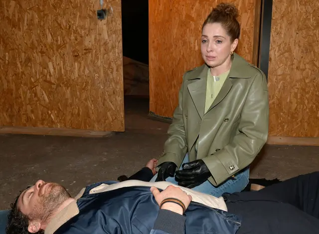 Nina (Maria Wedig) steht im Mittelpunkt der großen GZSZ-Doppelfolge. Heute wird enthüllt, welche Rolle sie bei den Todesfällen von Zoe und Carlos gespielt hat. | Foto: RTL / Rolf Baumgartner