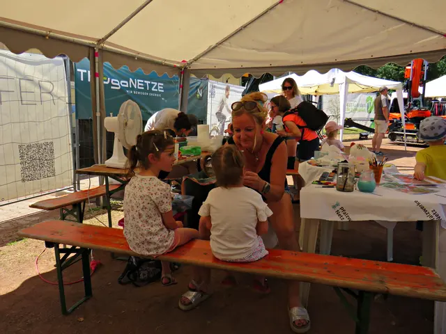 Beim Kinderschminken | Foto: Brigitte Melder