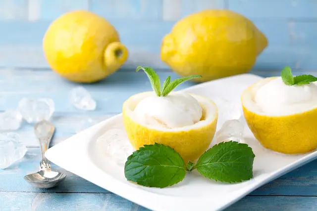 Öko-Test hat Zitronensorbet genauer zwischen die Eiskristalle geschaut. | Foto: pixelliebe/stock.adobe.com