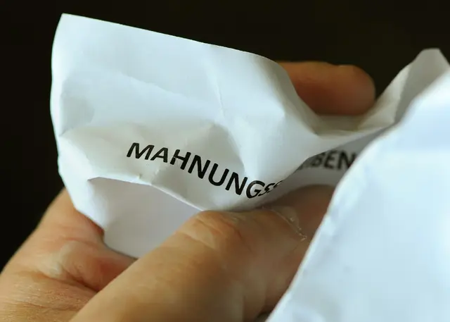 Die Verbraucherzentrale Sachsen warnt vor gefälschten Anwaltsbriefen, mit denen Betrüger hohe Geldforderungen durchsetzen wollen. (Symbolbild)  | Foto: picture alliance / ZB