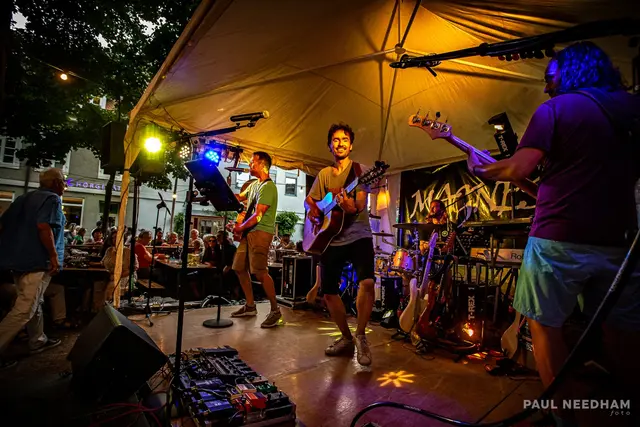 Livemusik "für umme" begeistert beim Altstadtfest in Durlach | Foto: Paul Needham